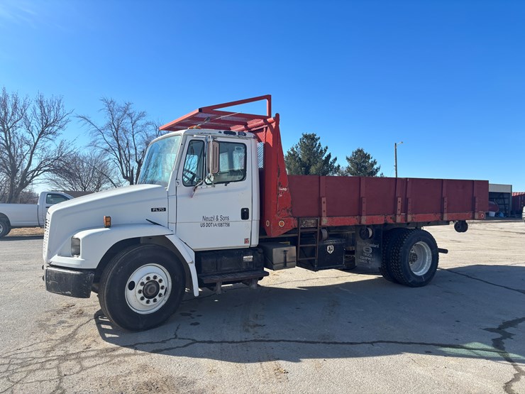 freightliner-fl70-image-1