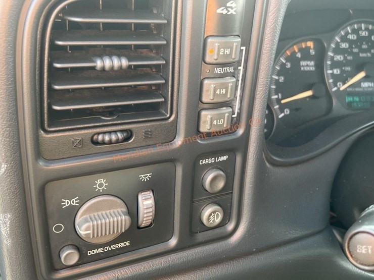 2002-chevrolet-silverado-2500-image-32