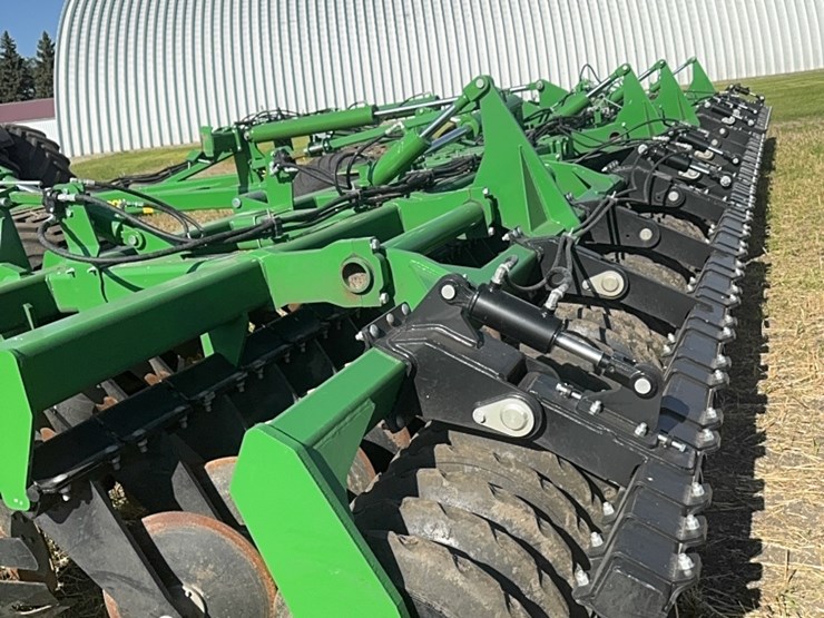 2023-john-deere-h-image-12