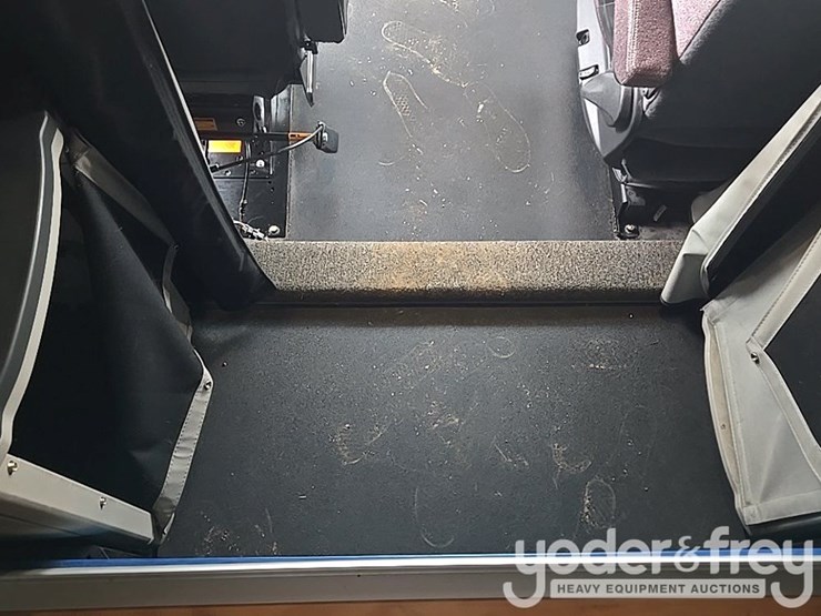 2019-peterbilt-579-image-106