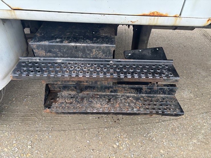 2000-international-4700-image-33