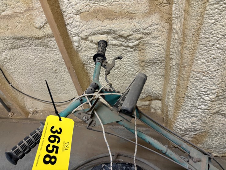 #3658-•-whiteman-approx.-22"-power-trowel-image-5