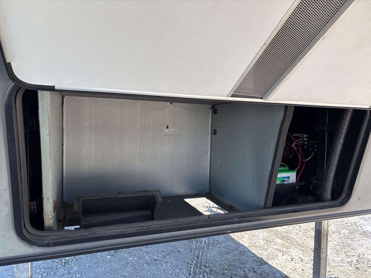 2014-crossroads-rv-elevation-t/a-5th-wheel-toy-hauler-travel-trailer-image-35