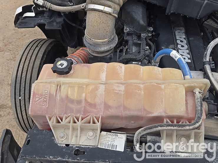 2019-peterbilt-579-image-27