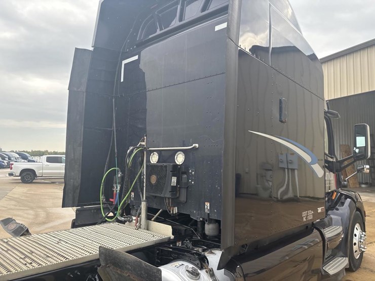 2019-peterbilt-579-image-12