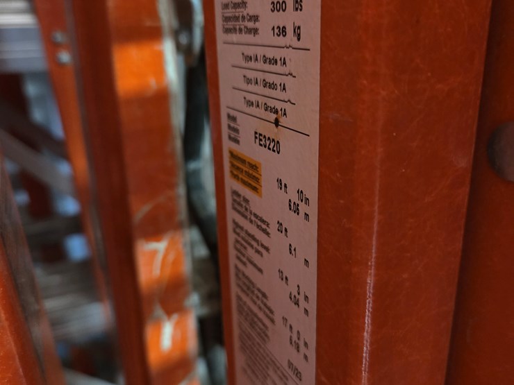 #5367-•-(2)-extension-ladders,-(3)-aluminum-planks,-ramps-image-3