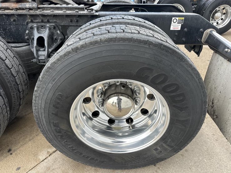 2022-kenworth-t680-image-56