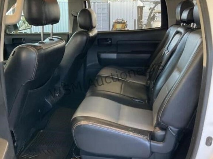 2011-toyota-tundra-image-25