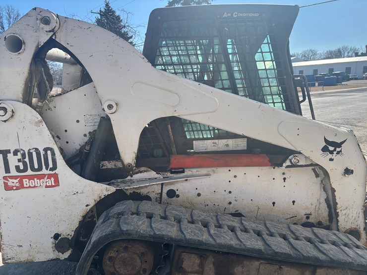 2007-bobcat-t300-image-13