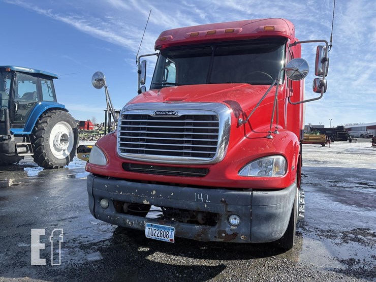 2004-freightliner-columbia-112-image-5