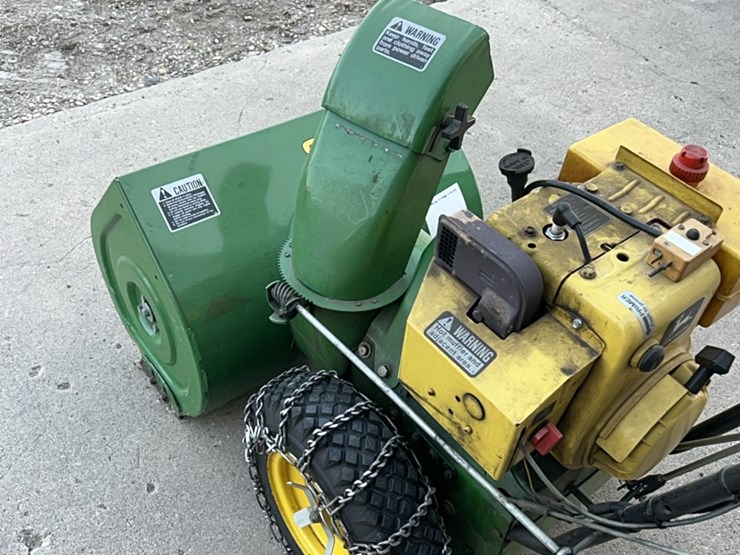john-deere-model-826-snowblower,-nice-shape,-low-time,-stored-inside,-electric-start-image-17