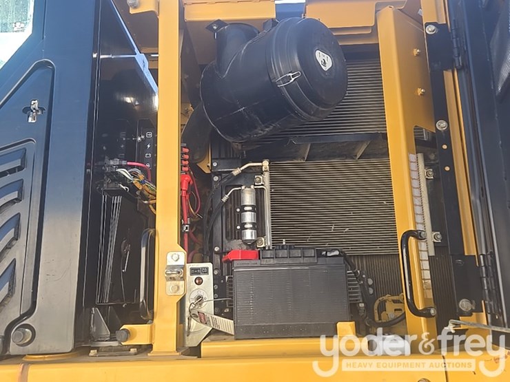 2016-caterpillar-335fl-image-55