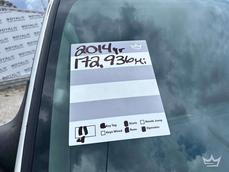 2014-ford-cargo-image-24