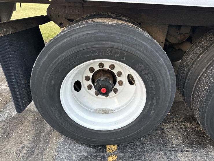 2019-utility-53'-image-24