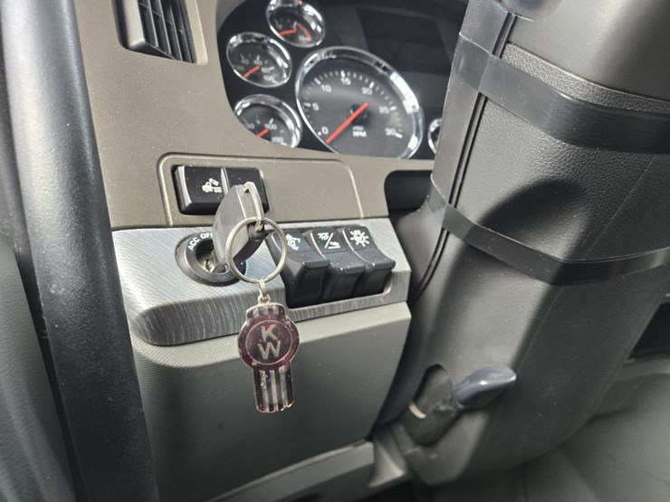 2019-kenworth-t680-image-60