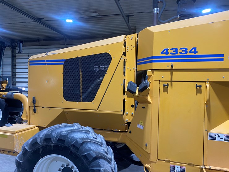 #135-•-2013-oxbo-4334-self-propelled-merger-(reedsville,-wi)-image-24