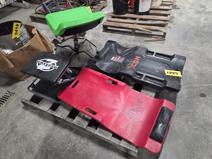 #5447-•-(2)-floor-creepers,-(1)-z-creeper,-(1)-rolling-chair-image-1