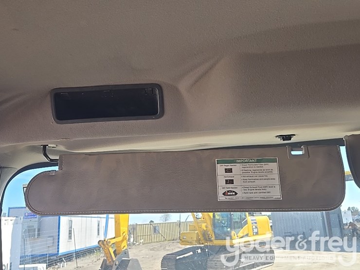 2017-freightliner-m2-106-image-68