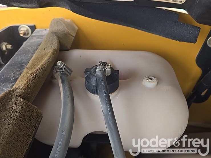 2018-caterpillar-tl1055d-image-54