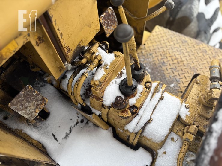 massey-ferguson-320-image-17