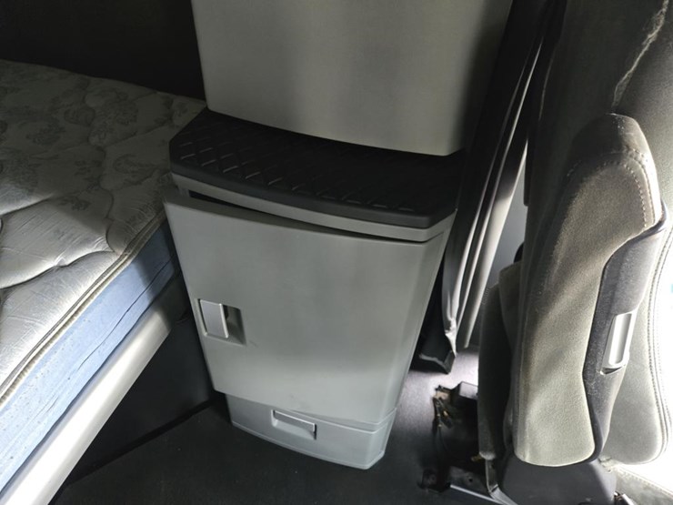 2018-kenworth-t680-image-63