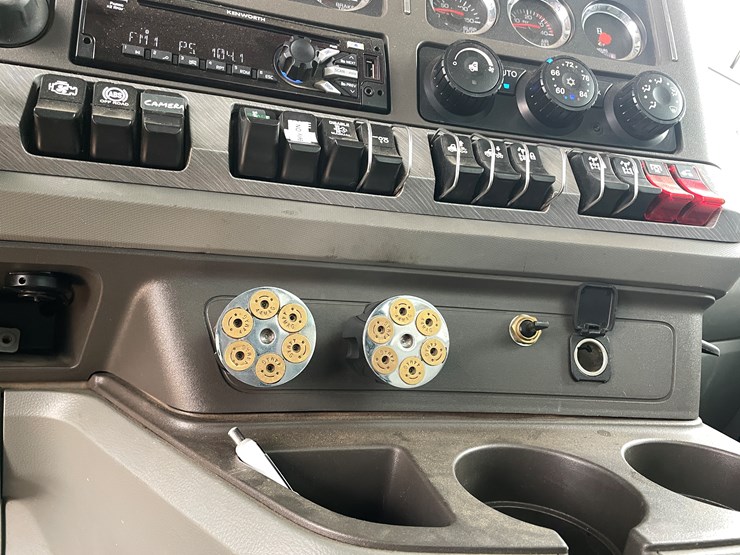 2019-kenworth-t880-image-76