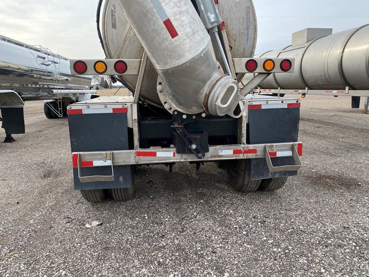 #500-•-2012-northern-8,500-gallon-semi-manure-tanker-(has-wi-title)-(waupun,-wi)-image-32