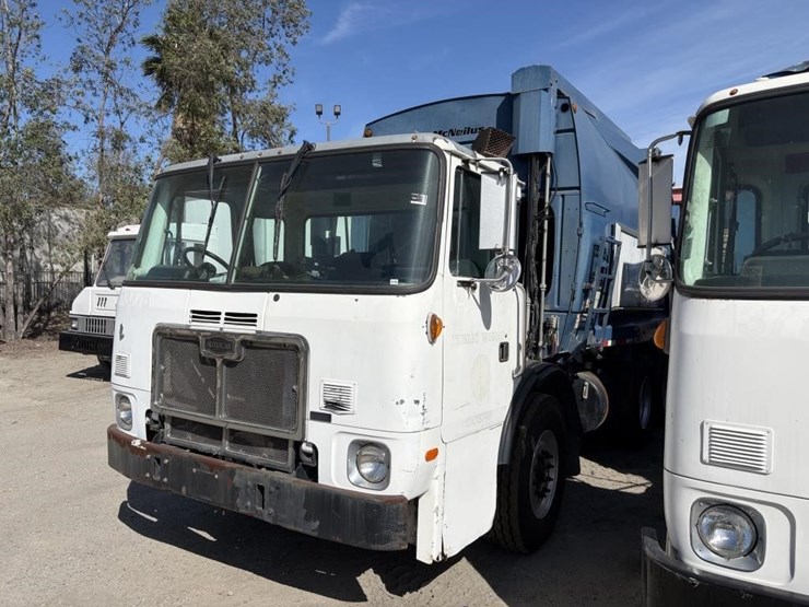 2010-autocar-xpeditor-image-1