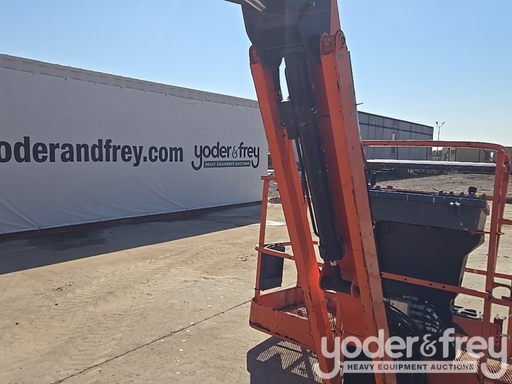 2017-jlg-600aj-image-34