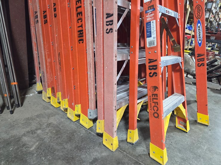 #5365-•-(7)-8'-step-ladders,-(1)-4'-step-ladder-image-4