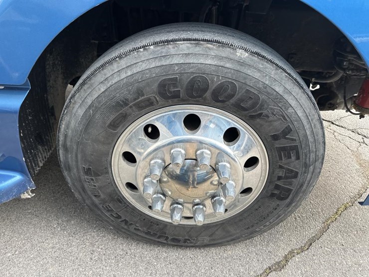 2003-volvo-10-image-64