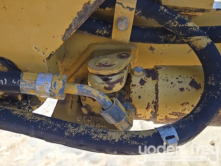 2005-caterpillar-140h-vhp-plus-image-37