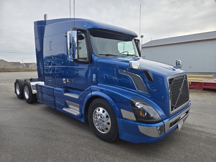 2018-volvo-10-image-7