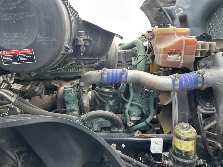 2022-volvo-10-image-30