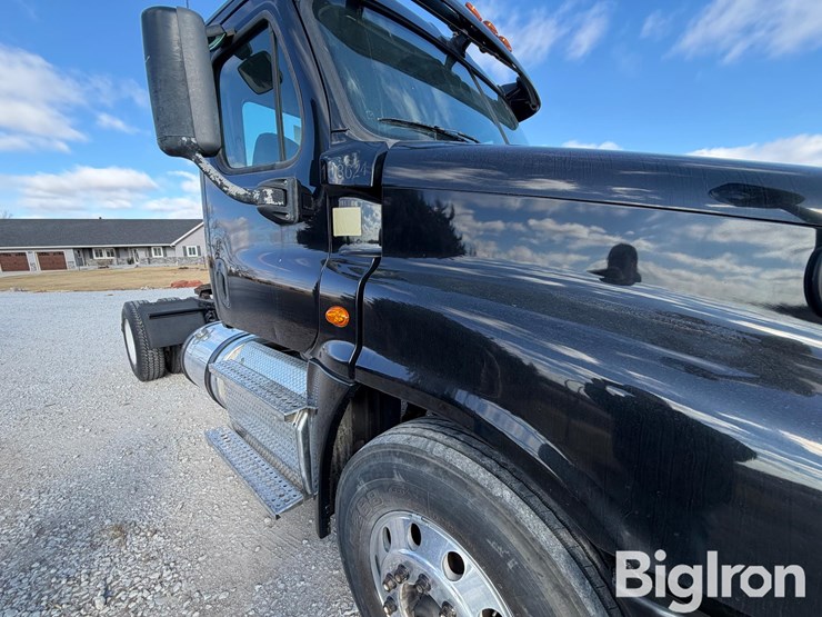 2015-freightliner-cascadia-125-image-15