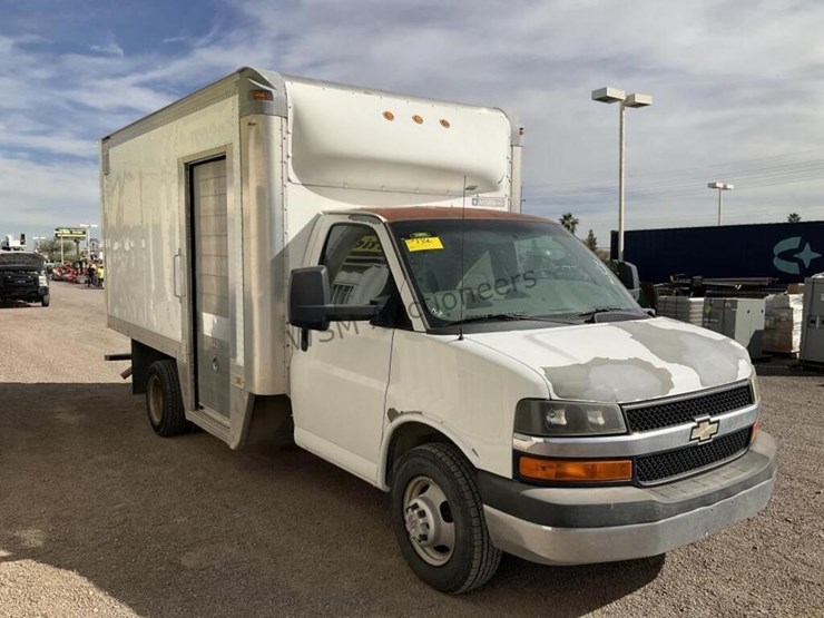 2011-chevrolet-express-4500-image-4