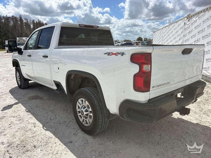 2022-chevrolet-silverado-2500-image-4