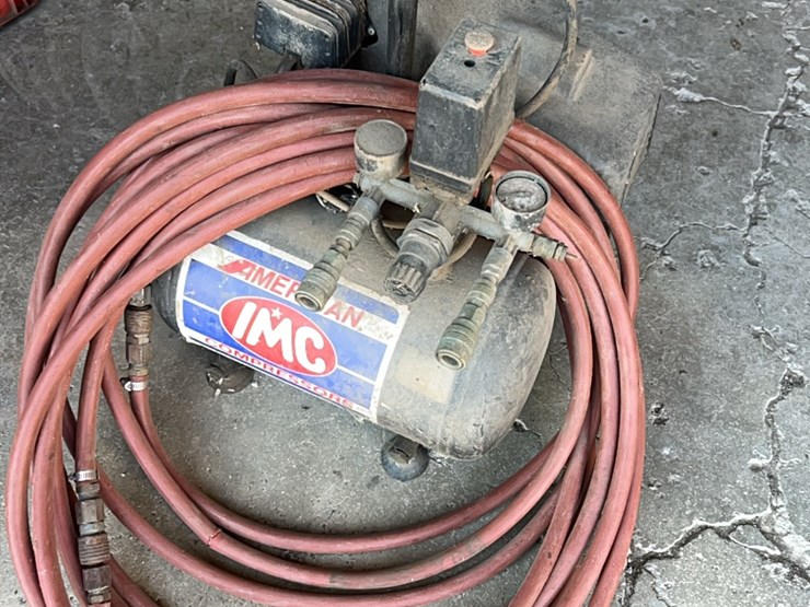 portable-carry-along-type-air-compressor-with-hose-image-6