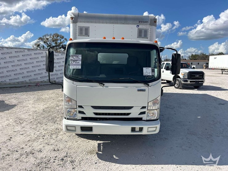 2016-isuzu-npr-image-22