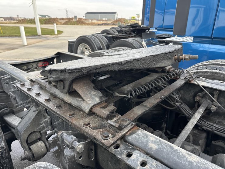 2020-volvo-10-image-26