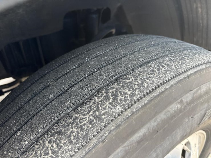 2020-volvo-10-image-64