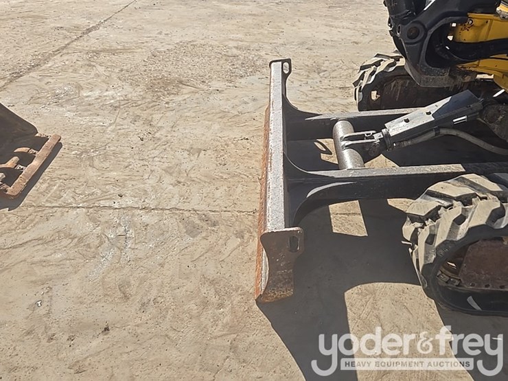 2020-deere-35g-image-39