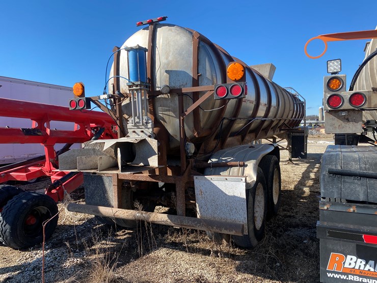 #520-•-1983-brenner-semi-manure-tanker-trailer-(no-title)-(st.-nazianz,-wi)-image-8