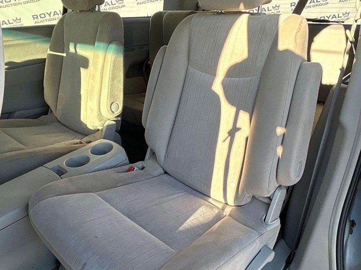 2017-nissan-quest-image-23