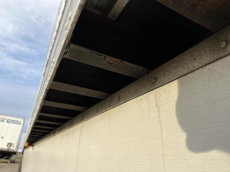 2016-utility-53'-image-10