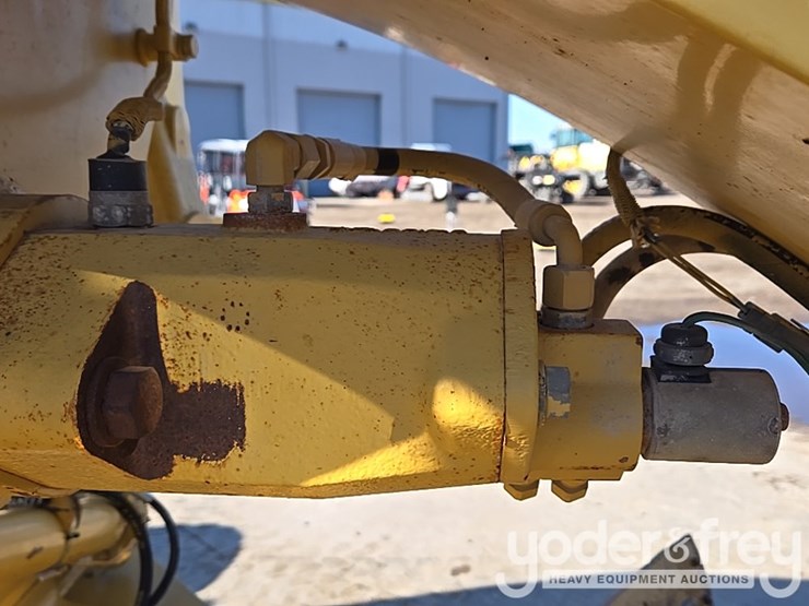 2005-caterpillar-140h-vhp-plus-image-49