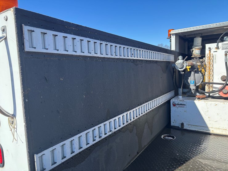 2011-miller-bobcat-225-image-27