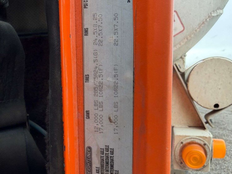 1993-freightliner-fld112-image-48