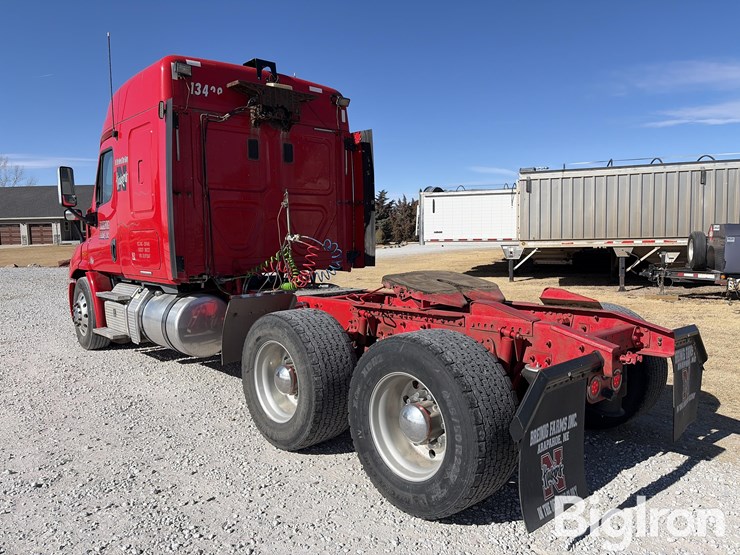 2013-freightliner-cascadia-113-image-7