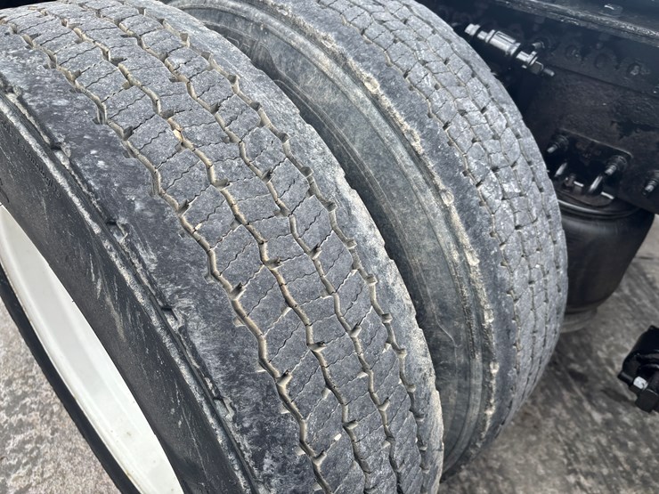 2018-freightliner-cascadia-126-image-70